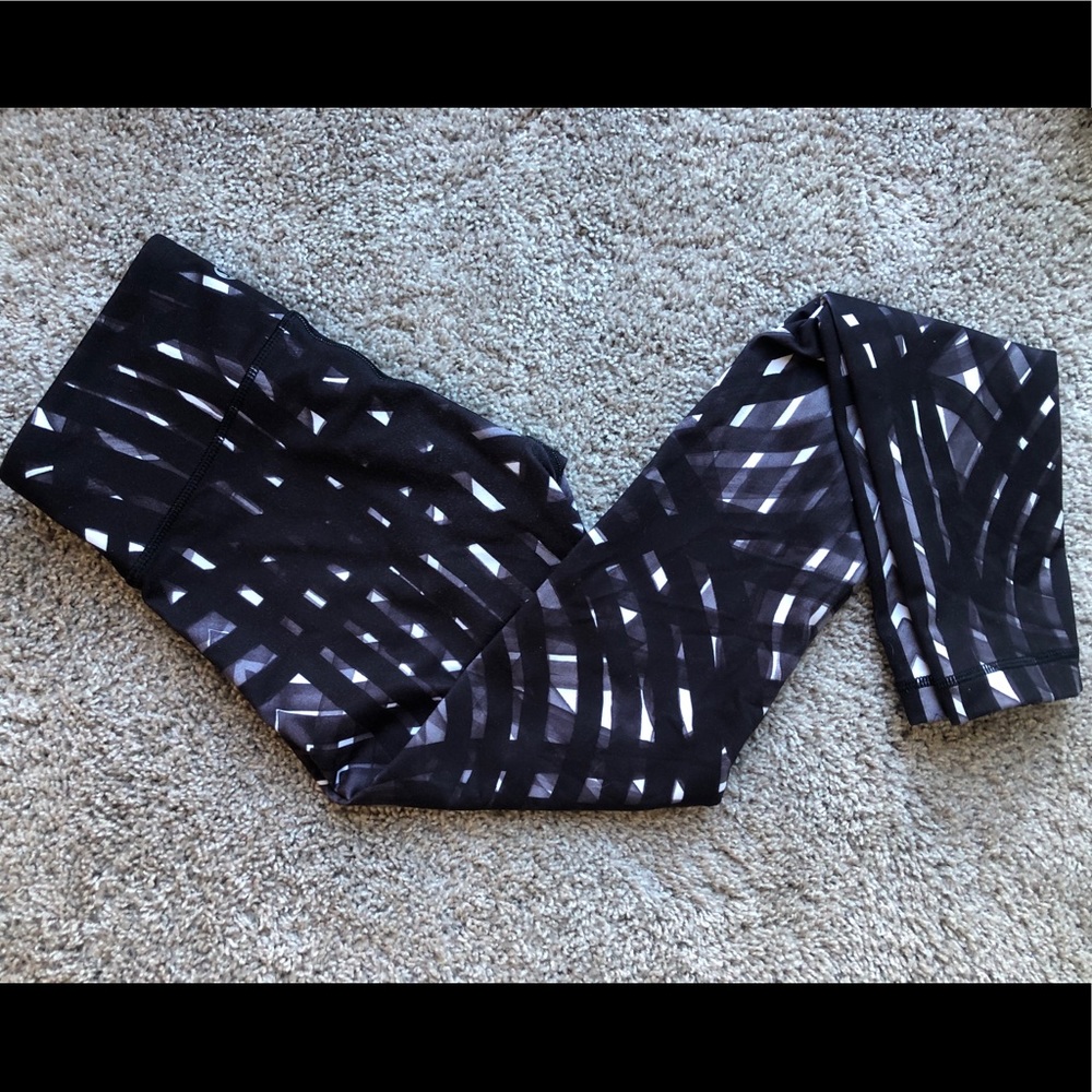 Lulu lemon size 4